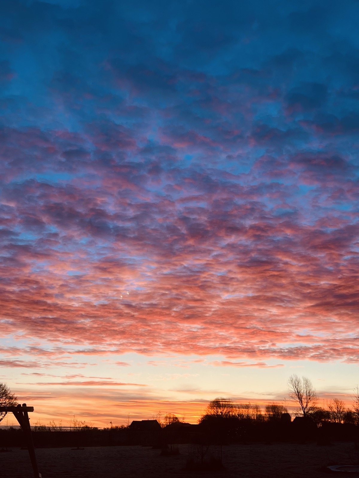 Solnedgang set fra haven på Vejlevej 57